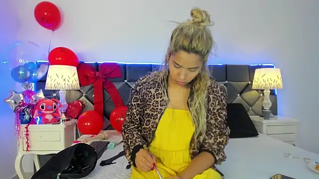 Snapshot of _Giorgiina_ chatting on February 10, 2026, 12:09 pm Giorgiina online show from February 10, 2026, 12:09 pm