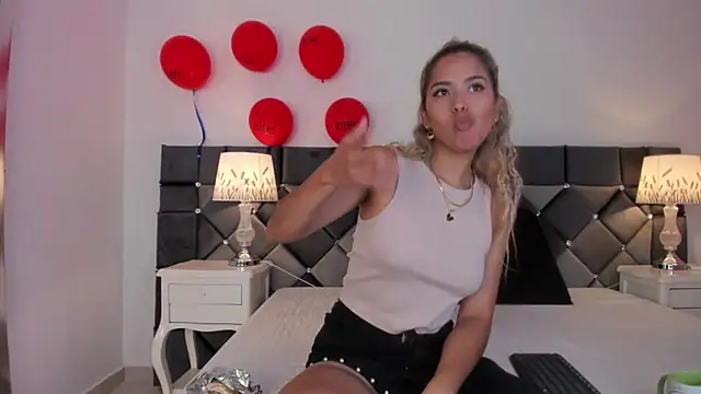 Snapshot of _Giorgiina_ chatting on February 19, 2026, 12:56 pm Giorgiina online show from February 19, 2026, 12:56 pm