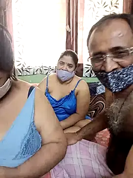 Snapshot of HoneyHush chatting on March 2, 2026, 9:27 am HoneyHush online show from March 2, 2026, 9:27 am