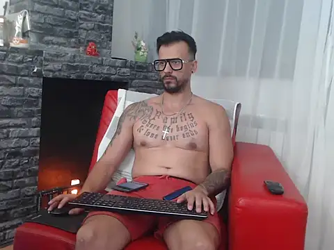 Snapshot of RyanxCole chatting on June 16, 2026, 1:36 pm RyanxCole online show from June 16, 2026, 1:36 pm