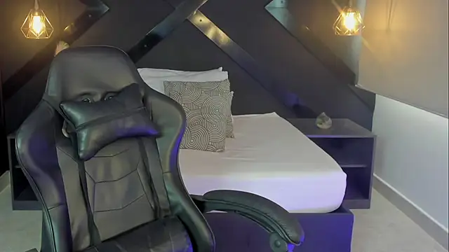 charlottee27  online show from February 28, 2026, 7:48 pm