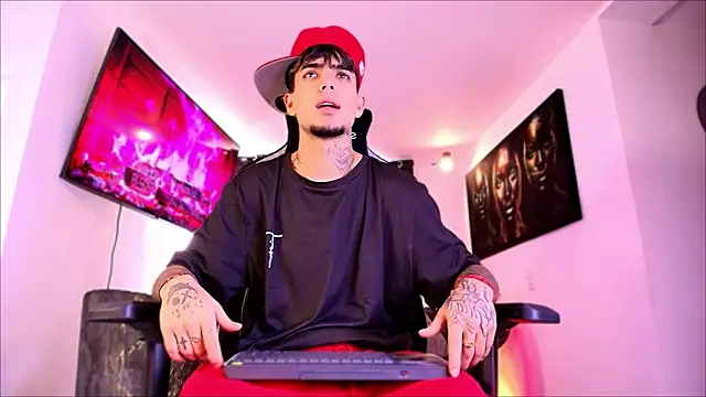 Snapshot of miguel_aguirre_ chatting on February 3, 2026, 1:38 pm miguel aguirre online show from February 3, 2026, 1:38 pm