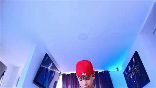 Snapshot of miguel_aguirre_ chatting on February 10, 2026, 12:53 pm miguel aguirre online show from February 10, 2026, 12:53 pm