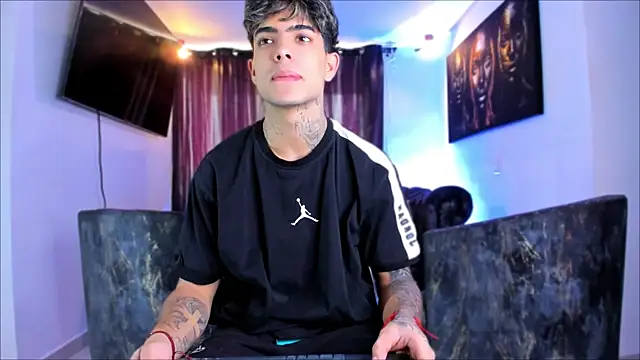 Snapshot of miguel_aguirre_ chatting on February 24, 2026, 12:58 pm miguel aguirre online show from February 24, 2026, 12:58 pm