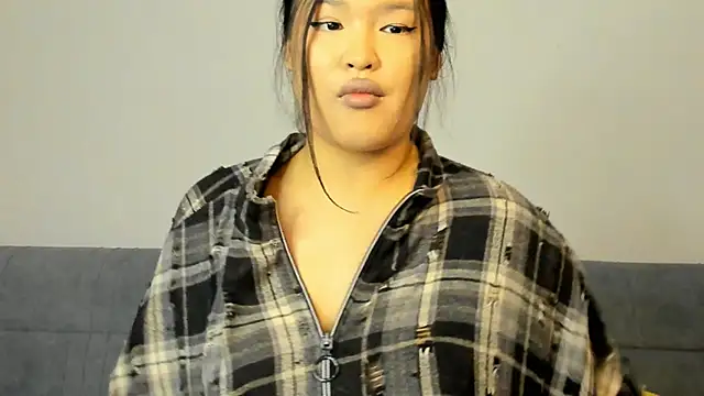 luna yum online show from February 9, 2026, 6:12 pm