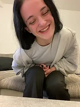 Snapshot of LeonieClaire chatting on February 17, 2026, 4:24 pm LeonieClaire online show from February 17, 2026, 4:24 pm