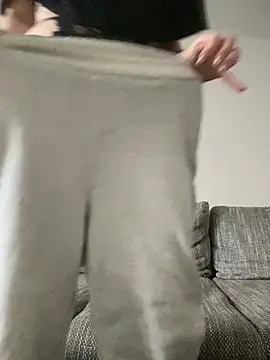 Snapshot of LeonieClaire chatting on February 23, 2026, 3:09 pm LeonieClaire online show from February 23, 2026, 3:09 pm