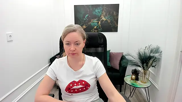 CharlotteKerti online show from May 16, 2026, 11:42 am