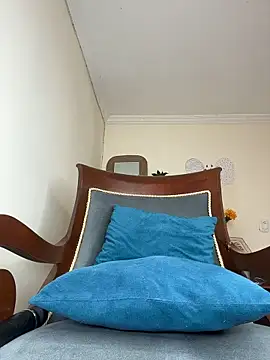 LilaRvsh online show from April 11, 2026, 6:12 pm