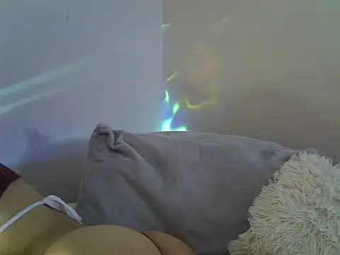 Onirica L online show from April 18, 2026, 1:09 am