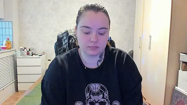 Snapshot of katya_idinax chatting on February 4, 2026, 10:21 am katya idinax online show from February 4, 2026, 10:21 am