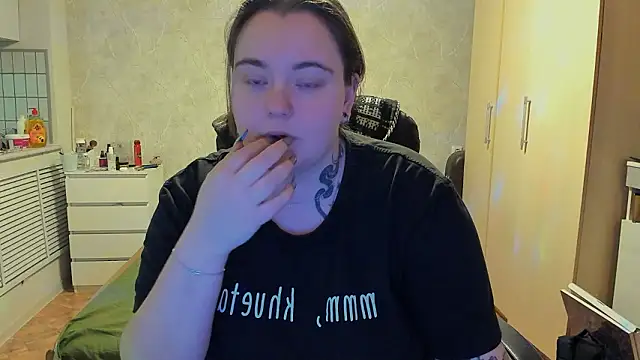 Snapshot of katya_idinax chatting on February 5, 2026, 3:05 pm katya idinax online show from February 5, 2026, 3:05 pm