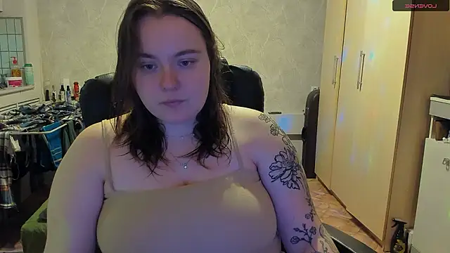 Snapshot of katya_idinax chatting on February 16, 2026, 4:58 pm katya idinax online show from February 16, 2026, 4:58 pm