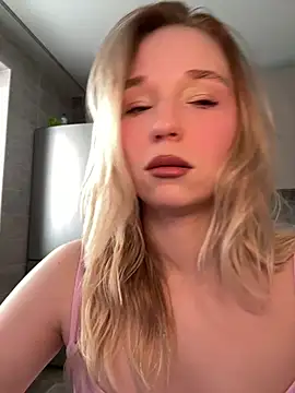 RollDollsi online show from April 25, 2026, 4:37 am