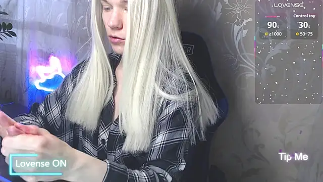 Snapshot of Shiny_Victoria chatting on April 30, 2026, 7:58 am Shiny Victoria online show from April 30, 2026, 7:58 am
