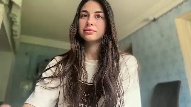 LiluMartiznir online show from May 21, 2026, 11:39 am