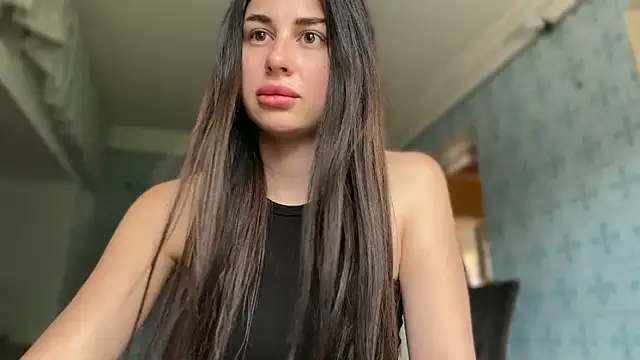 LiluMartiznir online show from May 25, 2026, 11:05 am