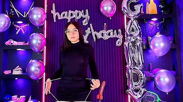 Snapshot of Candyqueen_bdsm_ chatting on May 5, 2026, 8:39 pm Candyqueen bdsm online show from May 5, 2026, 8:39 pm