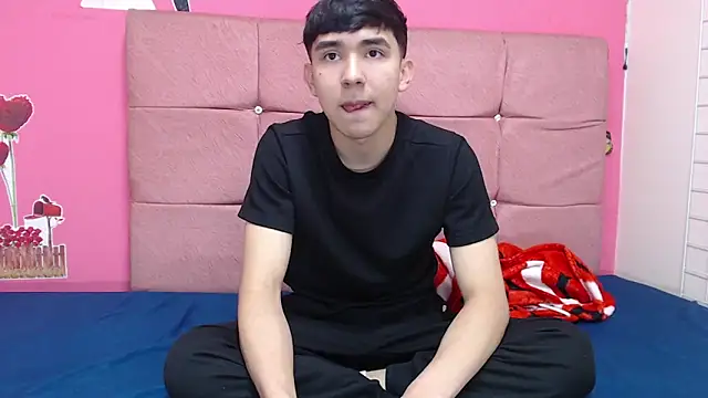 massimoferrera303av online show from February 16, 2026, 6:26 pm