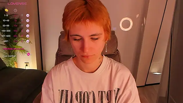 Snapshot of AutumnWhisper chatting on February 12, 2026, 8:59 pm AutumnWhisper online show from February 12, 2026, 8:59 pm