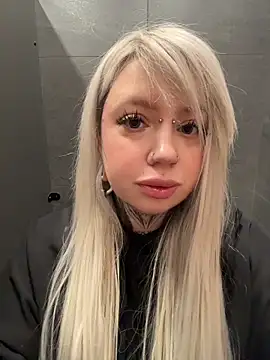 Snapshot of Chiibi chatting on February 13, 2026, 9:38 am Chiibi online show from February 13, 2026, 9:38 am