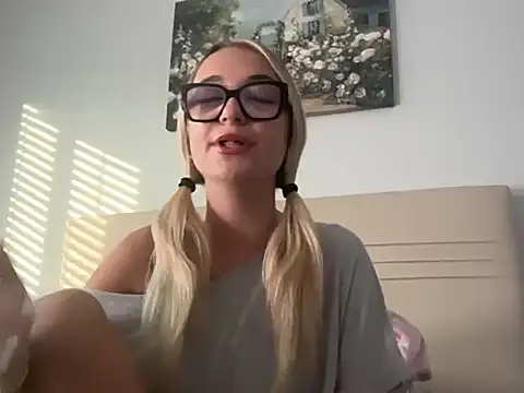 kelseyblu online show from April 8, 2026, 10:54 pm