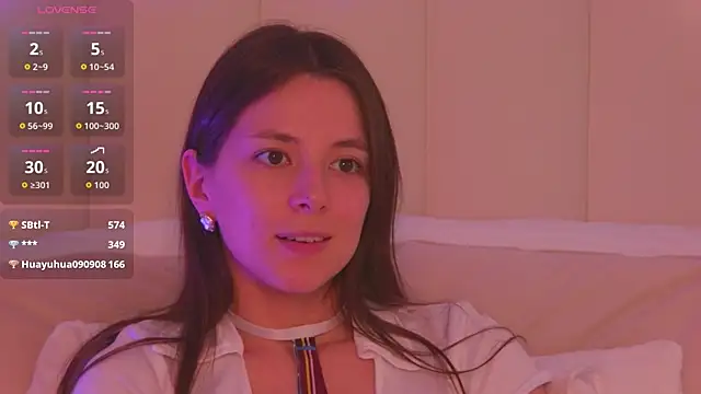 AlisseMoore online show from April 13, 2026, 6:46 pm