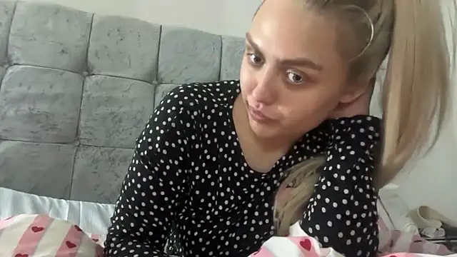 kirstiex online show from February 3, 2026, 2:53 am