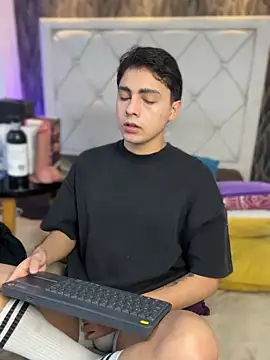 Samu Hott online show from February 18, 2026, 8:05 pm