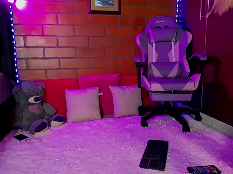 cristalprincess  online show from March 4, 2026, 10:27 pm