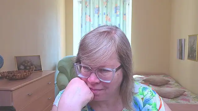 Emma Eclipsee online show from April 10, 2026, 8:30 am