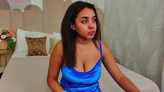 Luna Cortier online show from April 4, 2026, 5:06 am