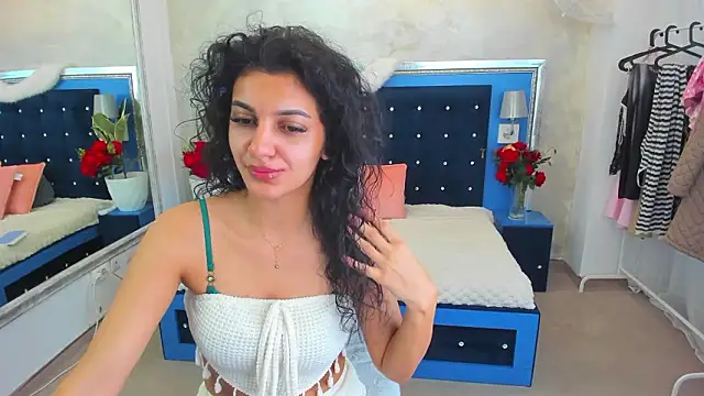 Snapshot of YasmineDelight chatting on February 4, 2026, 9:15 am YasmineDelight online show from February 4, 2026, 9:15 am