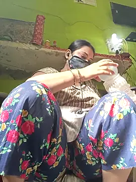 06Rozi online show from April 12, 2026, 3:22 am