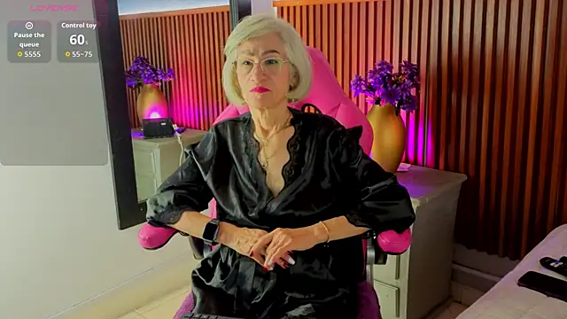 miss monserrate01 online show from May 19, 2026, 1:39 pm