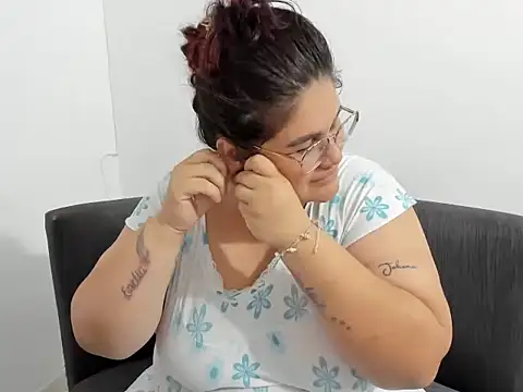 Snapshot of OSITA_1992 chatting on February 12, 2026, 4:02 pm OSITA 1992 online show from February 12, 2026, 4:02 pm