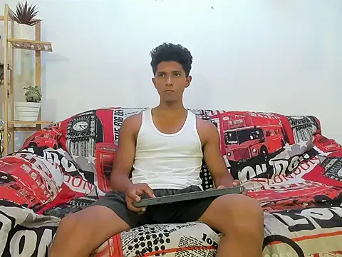 Yoel hot2004 online show from February 14, 2026, 7:43 pm