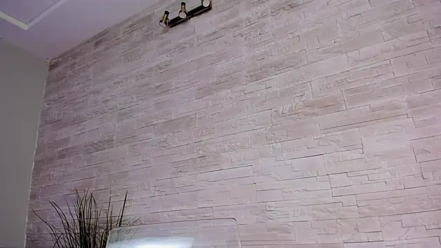 Ivorym00n online show from April 4, 2026, 4:33 am