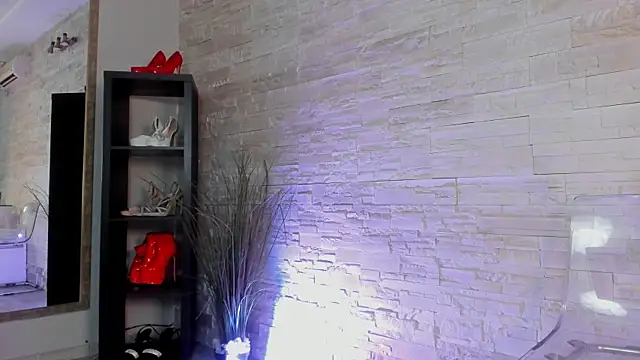 Ivorym00n online show from April 8, 2026, 4:34 am