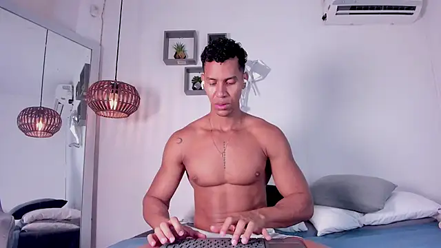 Snapshot of Royland_Vega chatting on February 6, 2026, 2:53 pm Royland Vega online show from February 6, 2026, 2:53 pm