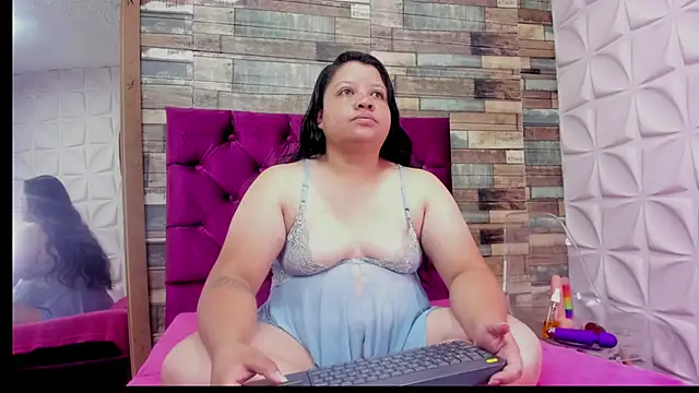 Carolina-Lenon online show from February 6, 2026, 6:44 pm