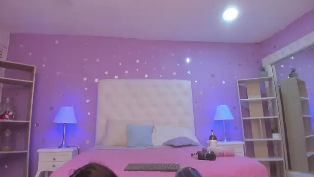 Snapshot of Goldentemptation_ chatting on March 3, 2026, 7:42 pm Goldentemptation online show from March 3, 2026, 7:42 pm