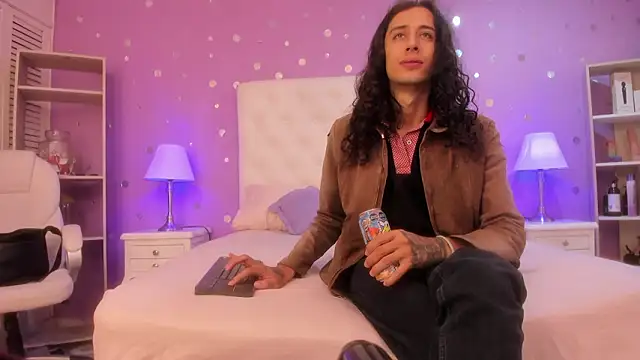 Goldentemptation  online show from March 6, 2026, 7:54 pm