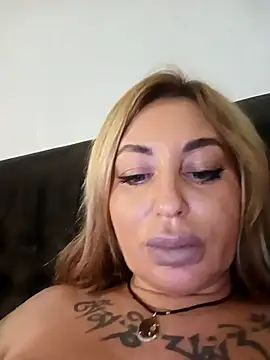 MiaMooly online show from November 13, 2025, 4:17 pm