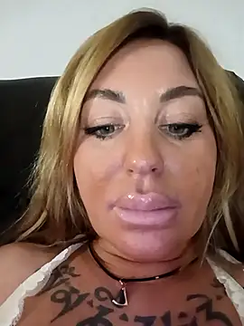 MiaMooly online show from December 13, 2025, 7:53 pm