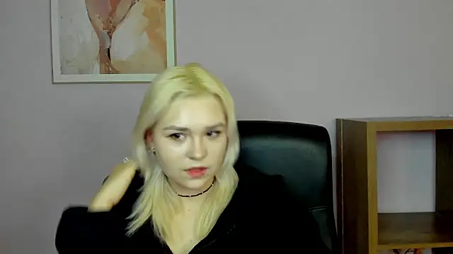 SweetLilyxo online show from February 11, 2026, 2:44 pm