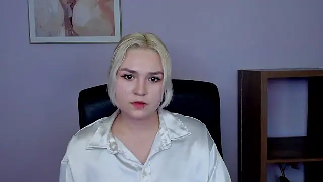 SweetLilyxo online show from February 12, 2026, 2:56 pm