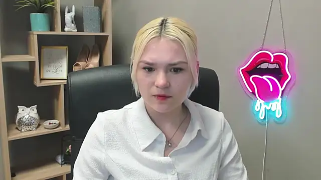 SweetLilyxo online show from February 27, 2026, 2:39 pm