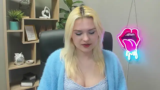 SweetLilyxo online show from April 16, 2026, 6:25 am