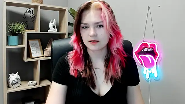 SweetLilyxo online show from June 9, 2026, 6:58 am